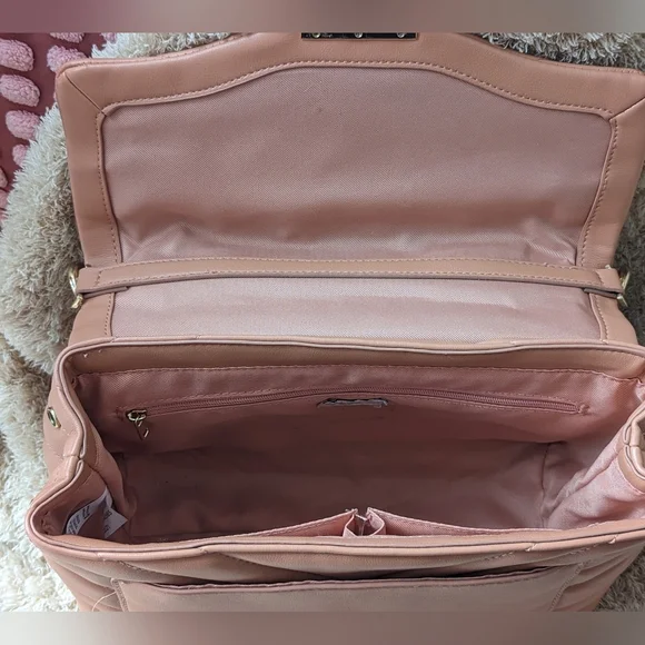 EUC A New Day Coral Quilted Bag with removable strap - Picture 3 of 8